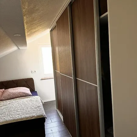 Gnijezdo * Široki Brijeg